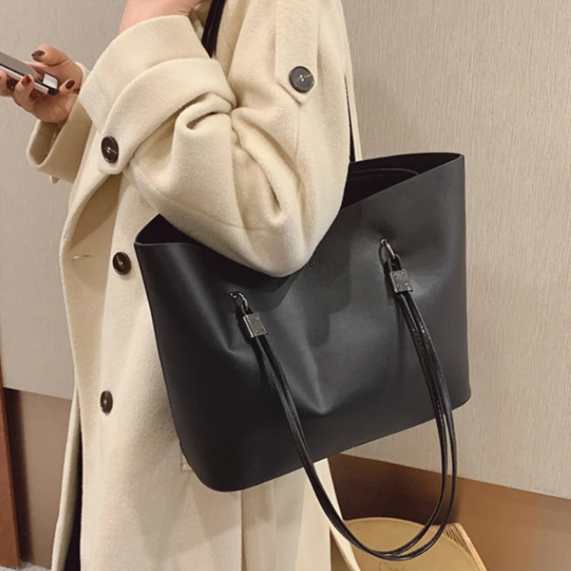 Sac Cabas Minimaliste en Cuir – Grand Volume